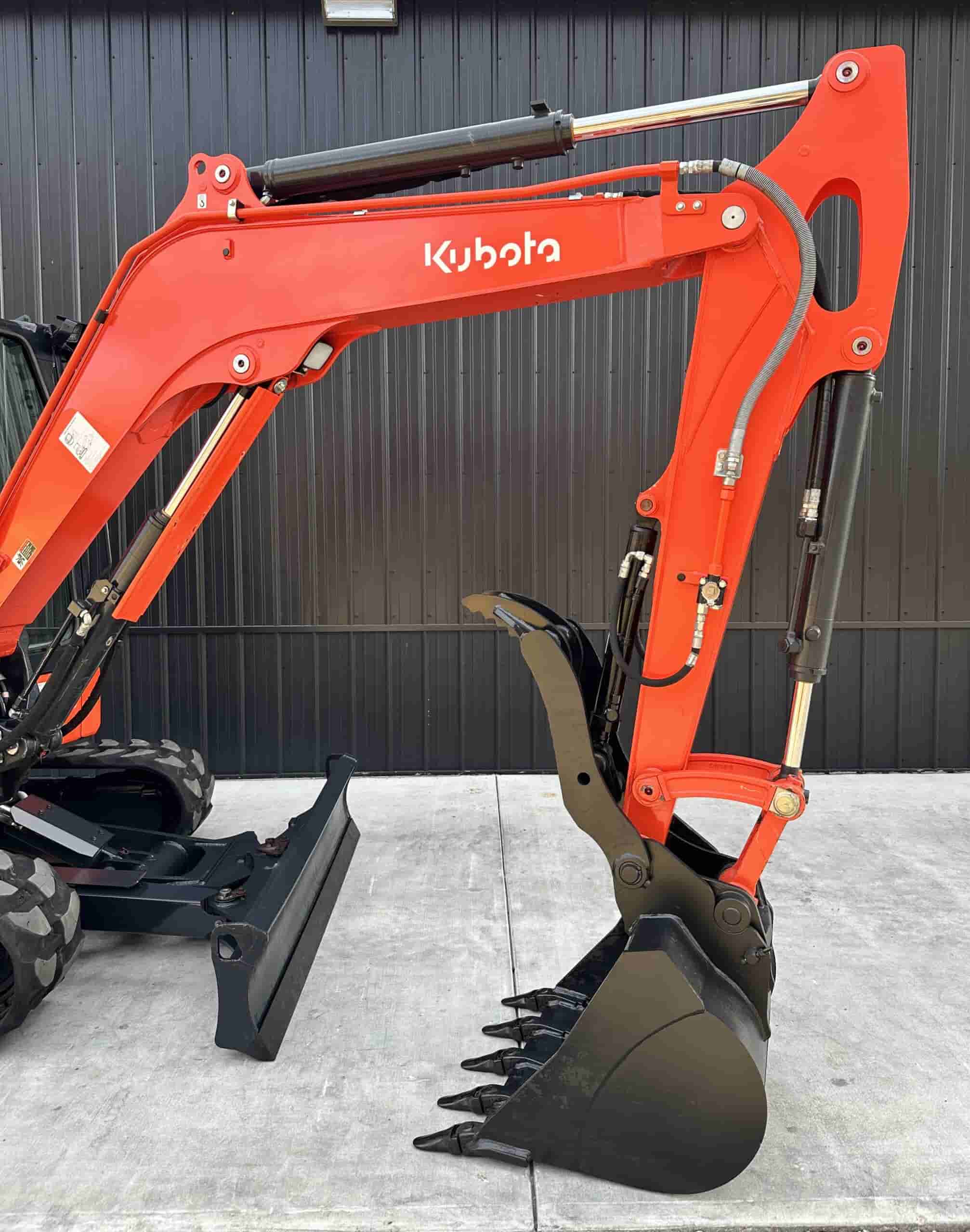 2022 KUBOTA U55-5
